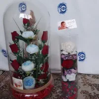 تعدادی گل مصنوعی و گلدان نو و در حد نو