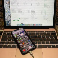 IPhone xs 256 / LLA / باتری 74 / پک اصلی سال 97