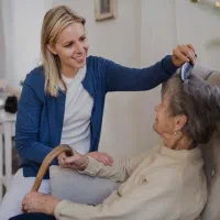 پرستاری از سالمند خانم پوشکی شبانه روزی