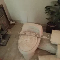 فروش فرنگی و ایرانی، روشویی و ۲ عدد فن سقفی سرویس