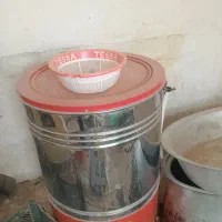 چهارتا فرش خوب ویک عددپتوشور ویک اجاق گازدار