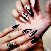 نیازمند مدل جهت کاشت ناخن