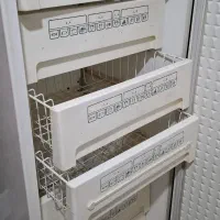 فریزر پارس قدیمی کاملا سالم  مثل ساعت کار میکنه