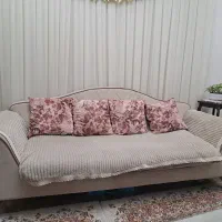 یک دست مبل هفت نفره بهمراه میز نهار خوری ۶ نفره