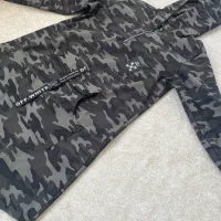 هودی|لباس|مهاجران, |دیوار