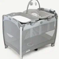 تخت پارک کنار مادر جویی