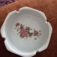 زیر سیگاری گل سرخی