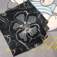 تعدادی شال و روسری نو و یک شلوار کتان