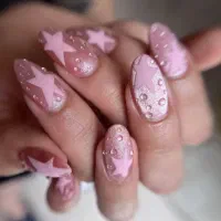 زیبایی ناخن‌هات رو به دست حرفه‌ای‌ها بسپار