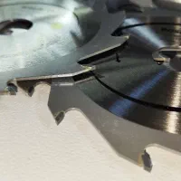 تیغ سایز ۱۷ برند بوش / دورکن / لبه چسبان|ابزارآلات|چهاردانگه (تهران), |دیوار