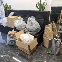 مواد مصرفی کافه به علت تعطیلی به فروش میرسند