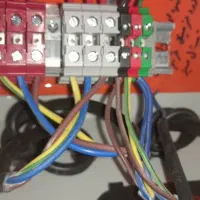 نیازمند برقکار نیمه ماهر یا مبتدی