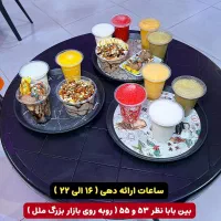 پارچ زن حرفه ای و باریستا حرفه ای در آبمیوه وبستنی