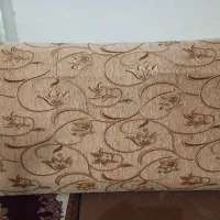 ۴ عدد پشتی زرد رنگ (۲جفت). و ۱جفت پشتی افشار