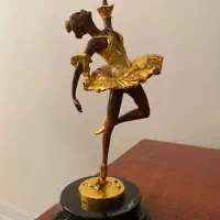 مجسمه بالرین برنزی برند میلو