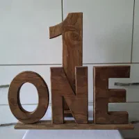 دکور چوبی عدد1و ONE، چوب روس ،مناسب آتلیه و جشن‌ها