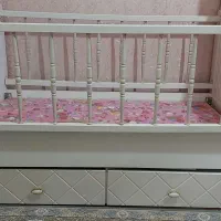 تخت و کمد|تخت و سرویس خواب|ری, شهادت|دیوار