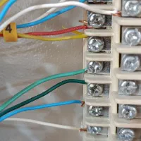 نصب و تعمیر آیفون وکلیه کار های برق ساختمان|خدمات پیشه و مهارت|شیراز, پانصد دستگاه ارتش|دیوار