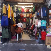 فروشنده پوشاک بچگانه