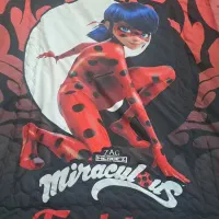 رو تختی دختر کفشدوزکی