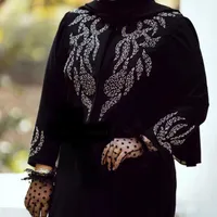 جواهردوزی وتزئینات لباس