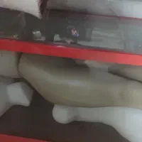 ویترین مغازه زیر قیمت همراه متعلقات