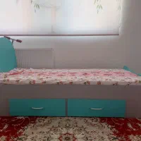 تخت خواب و میز تحریر و کمد|تخت و سرویس خواب|اردبیل, |دیوار