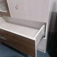 یک کمد لباس، رگال لباس و قفسه کتاب فلزی|جاکفشی، کمد، دراور|اسفراین, |دیوار