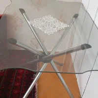 سلام. میزنهارخوری شیشه‌ای کاملآ سالم بدون صندلی