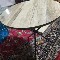 میز گرد همراه با گنجه بفروش می رسد