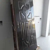 در ورودی ساختمان  با چارچوب کامل بدون خط و خش