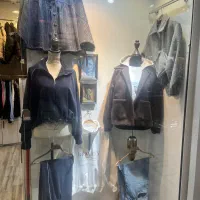 فروشنده باتجربه خانم