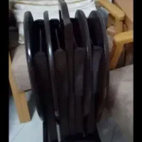 میز عسلی چمدانی تاشو و پاف جلو مبلی بزرگ