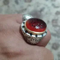 انگشتر درشت عقیق و دور مخراج یاقوت کبود اصل