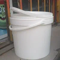 سطل پلاستیکی درب دار و دسته دار|ظروف نگهدارنده، پلاستیکی، یک‌بارمصرف|قم, انسجام|دیوار
