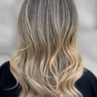 دستیار رنگ و لایت|استخدام درمانی، زیبایی، بهداشتی|شیراز, شهرک سراج‎|دیوار