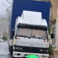 چند دستگاه کامیونت مسقف ،با کار ثابت در فرودگاه