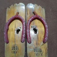 دمپایی چوبی قدیمی