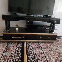 زیرتلوزیون وساعت