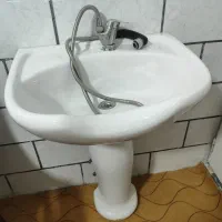 سرشور آرایشگاهی ایستاده