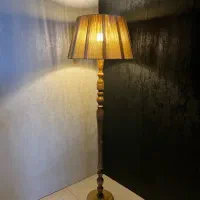 آباژور ایستاده کنار سالنی|چراغ خواب و آباژور|هشتگرد, شهرک ولیعصر (مصلی)|دیوار