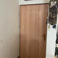 درب ورودی با متعلقات کاملا سالم