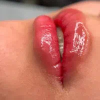 مدل جوان برای عکس برداری و فیلم برداری