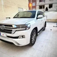 تویوتا لندکروز