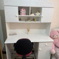 تخت و میز تحریر