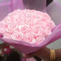 گل رز با روبان