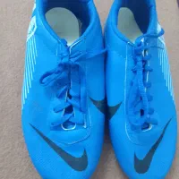 دو جفت کفش فوتبالی و ورزشی