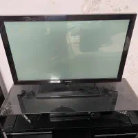 تلویزیون و میز تلویزیون سالم