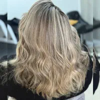 رنگ و لایت و خدمات زیبایی