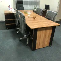 میز مدیریت و کنفرانس